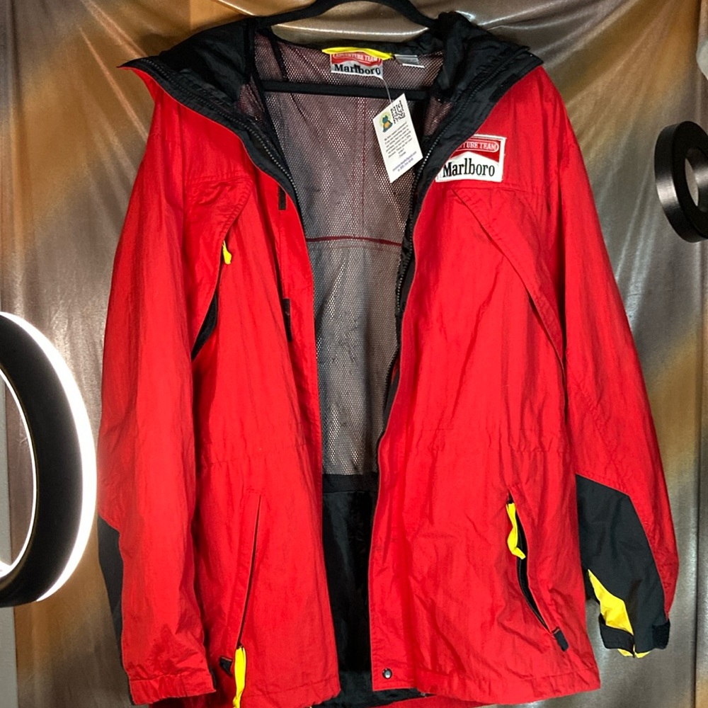Vintage Adventure Team Marlboro red windbreaker. Size L mesh lined 50”‎ chest